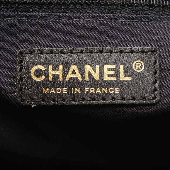 CHANEL Black Leather Tote Bag - Picture 4 of 8